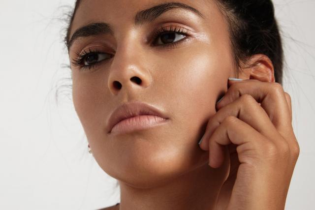 Épilation laser sur peau bronzée : la solution idéale